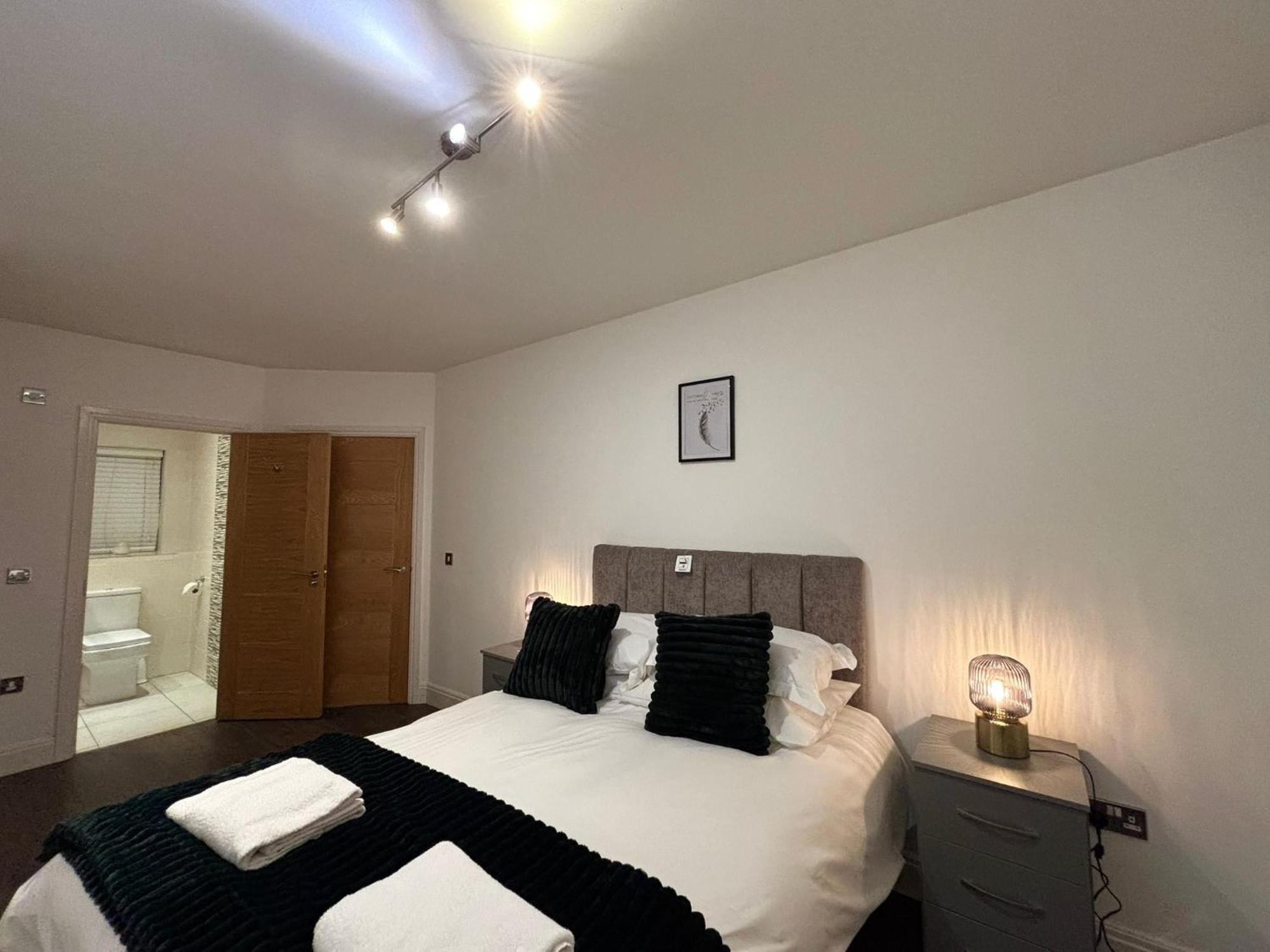 24-7 Secured City Centre Apartments With Free Underground Parking And Wifi Birmingham Eksteriør bilde